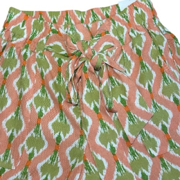 Stylish High Waist Women's Shorts in Green and Orange - Picture 2 of 4